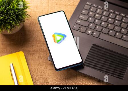 Assam, indien - 04. Mai 2021 : Tencent Video-Logo auf Telefonbildschirm Stock Bild. Stockfoto