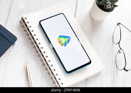 Assam, indien - 04. Mai 2021 : Tencent Video-Logo auf Telefonbildschirm Stock Bild. Stockfoto