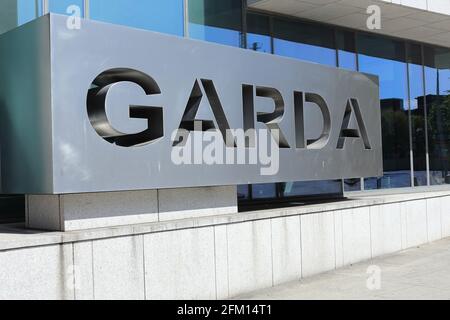 Garda (Polizei) Station Schild in Dublin, Irland Stockfoto