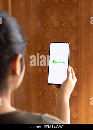 Assam, indien - 04. Mai 2021 : Wechat-Logo auf Telefonbildschirm Stock Bild. Stockfoto