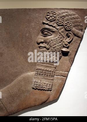 Wandpaneel. Entlastung. Schutzgeist in Erleichterung. Neo-Assyrisch. North West Palace, Nimrud, Irak. 900 V. CHR. Stockfoto