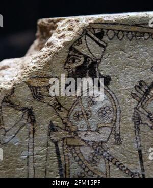 Glasierte Fliesen. Der assyrische König Ashurnasirpal II., unter einem Sonnenschirm, wird von Wachen umarmt. North West Palace, Nimrud, Irak. 845-850 V. CHR. Lehm. Britisch Stockfoto
