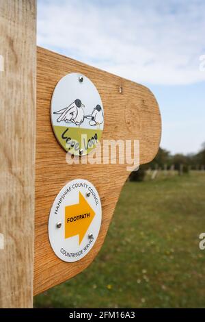 Lepe Loop Fußwegschild, auf der Lepe Loop, Lepe, New Forest, Hampshire Stockfoto