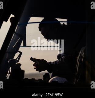 NAHE ZHEZKAZGAN, KASACHSTAN - 17. April 2021 - NASA, Roskosmos und russische Such- und Wiederherstellungskräfte bereiten sich auf den Abflug vom Flughafen Zhezkazgan in Kaza vor Stockfoto