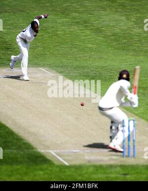 Sussex's Jofra Archer bowls am zweiten Tag des Spiels auf dem 1. Central County Ground, Hove. Bilddatum: Mittwoch, 5. Mai 2021. Siehe PA Geschichte CRICKET Sussex. Bildnachweis sollte lauten: Kieran Cleeves/PA Wire. Nur für redaktionelle Zwecke. Keine kommerzielle Nutzung ohne vorherige schriftliche Zustimmung der EZB. Nur für Standbilder. Keine bewegten Bilder zum Emulieren der Übertragung. Keine Entfernung oder Verdunkelung von Sponsorlogos. Stockfoto