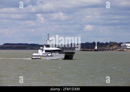 Offshore-Energieversorgungs-Schiff Seacat Liberty verlässt Harwich Haven. Stockfoto