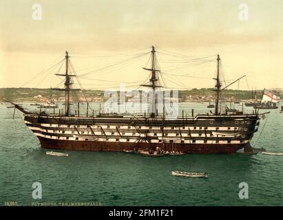 HMS Imprägnierbares Marinetrainingsschiff, das im Hafen von Plymouth Devonport festgemacht ist In Devon um 1890-1900 Stockfoto