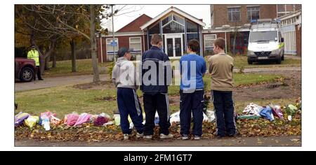 Der Tod von Luke Walmsley, erstochen in einem Coridor in der Birkbeck-Schule in North Somercotes, Lincolnshire. PIC David Sandison 5/11/2003 Stockfoto