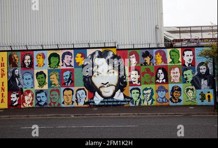 International Wall oder Peace Wall in der Albert Street, Belfast, zeigt das Kunstwerk Stockfoto