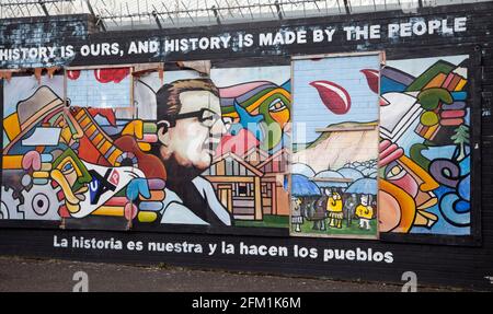 International Wall oder Peace Wall in der Albert Street, Belfast, zeigt das Kunstwerk Stockfoto