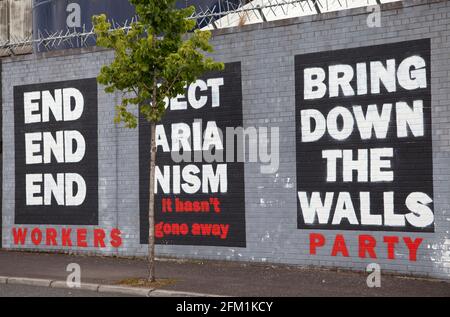 International Wall oder Peace Wall in der Albert Street, Belfast, zeigt das Kunstwerk Stockfoto