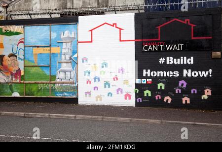 International Wall oder Peace Wall in der Albert Street, Belfast, zeigt das Kunstwerk Stockfoto