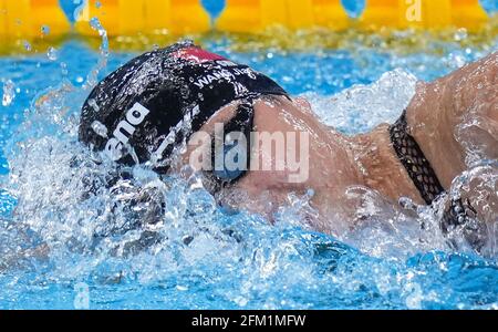 Qingdao, Chinas Provinz Shandong. Mai 2021. Wang Jianjiahe aus Liaoning tritt während der 800-m-Freistilhitze der Frauen bei den chinesischen nationalen Schwimmmeisterschaften 2021 in Qingdao, der ostchinesischen Provinz Shandong, am 5. Mai 2021 an. Quelle: Xu Chang/Xinhua/Alamy Live News Stockfoto