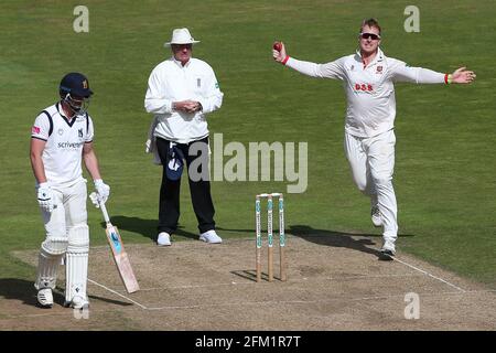 Simon Harmer im Bowlingspiel für Essex während des Warwickshire CCC gegen Essex CCC, Specsavers County Championship Division 1 Cricket im Edgbaston Stadium Stockfoto