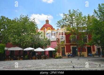 Landschaft mit Panoramablick auf die Plaza de San Fernando im historischen Zentrum von Guanajuato, Mexiko. Stockfoto