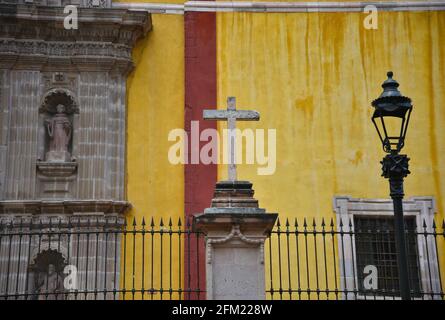 Fassadenansicht der Kathedrale im Barockstil Basílica Colegiata de Nuestra Señora de Guanajuato in Mexiko. Stockfoto