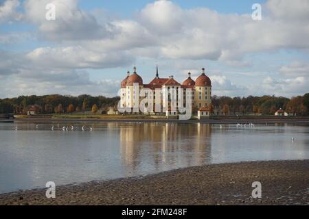 Blick auf das Barockschloss Moritzburg Stockfoto