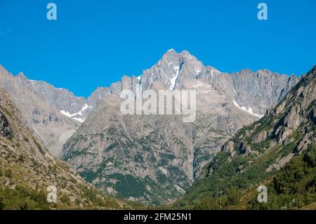 Barre des Ecrins (4102 M) im Sommer von der D530 aus gesehen, Saint-Christophe-en-Oisans, Ecrins National Park, Isere (38), Auvergne-Rhone-Alpes Stockfoto