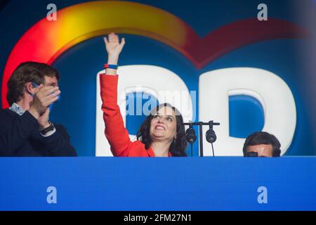 Madrid, Spanien. Mai 2021. Isabel Diaz Ayuso, eine absolute Fremde vor zwei Jahren, wird als ein echtes politisches Phänomen konsolidiert. Der Madrider Präsident und Kandidat der PP ist der große Gewinner der Wahlen in Madrid, Spanien am 4. Mai 2021. Sie ist so weit gegangen, mehr Sitze zu erreichen als die drei linken Parteien zusammen, was es ihr ermöglichen wird, bequem und ohne Vox für jedes Gesetz zu regieren. (Foto von Alberto Sibaja/Pacific Press/Sipa USA) Quelle: SIPA USA/Alamy Live News Stockfoto