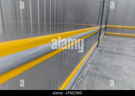 Hygiene-Paneelprotektoren sind die Produkte, die in den Paneelbereichen von Bodenkanten, Wänden und Industrieanlagen verwendet werden. Stockfoto