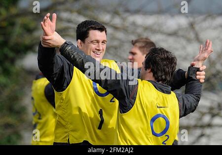 ENGLAND RUGBY-MANNSCHAFTSTRAINING IM SURRY SPORTS PARK FÜR IHR SECHS-NATIONEN-SPIEL MIT FRANKREICH. ANDREW SHERIDAN. 24/2/2011. BILD DAVID ASHDOWN Stockfoto