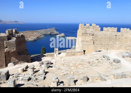 Blick über die Akropolis von Lindos, Rhodos, Griechenland Stockfoto