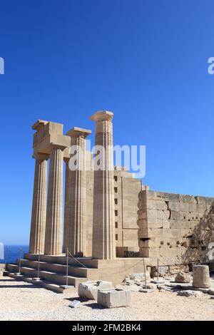 Säulen des dorischen Tempels der Athene Lindia auf der Akropolis von Lindos, Rhodos, Griechenland Stockfoto