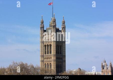 Union Jack fliegt auf den Houses of Parliament Stockfoto