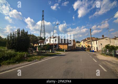 Am Rande eines italienischen Dorfes auf dem Land auf einem Tag klar Stockfoto