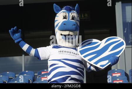 Duisburg, Deutschland. 5. Mai 2021. firo: 05.05.2021 Fußball: 3. Bundesliga-Saison 2020/21 MSV Duisburg - FC Bayern Mvºnchen Maskottchen München U23 ENNATZ ENATZ MIT HERZ Quelle: dpa/Alamy Live News Stockfoto