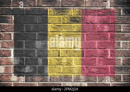 Belgien Flagge auf einem Backsteinmauer Hintergrund Stockfoto