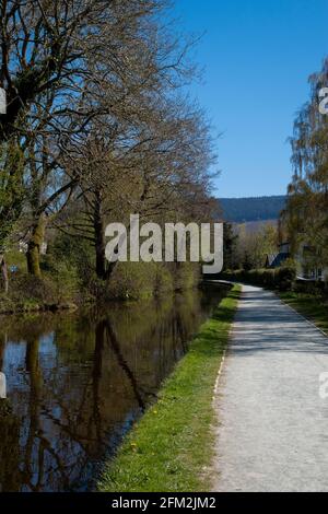 Der Kanal, der durch Llangollen führt Stockfoto