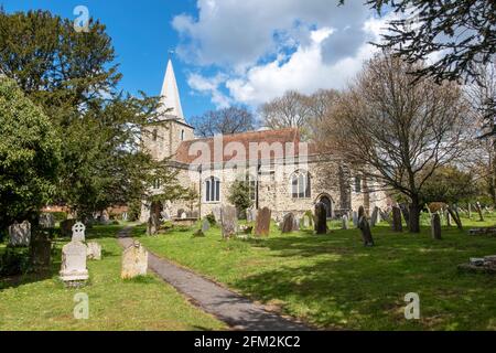 St. Nicholkirche, Pluckley Village, Kent, England, Großbritannien Stockfoto