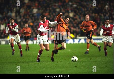 Fußballspieler Robbie Keane und Matthew Upson Wolverhampton Wanderers / Arsenal Bei Molineux 24/1/99 Stockfoto