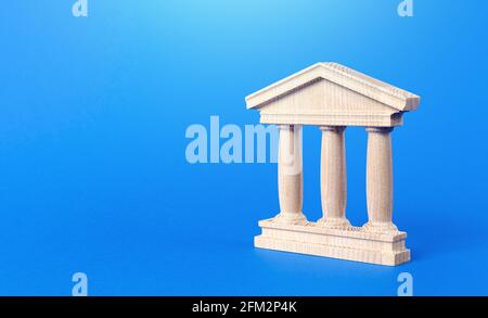 Gebäude Figur mit Säulen im antiken Stil. Banken, Bildung, Regierung. Konzept der Stadtverwaltung, Bank, Universität, Gericht oder Bibliothek. A Stockfoto