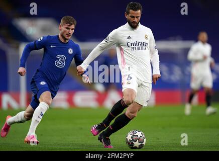 Chelsea's Timo Werner (links) und Real Madrids Nacho kämpfen während des UEFA Champions League Halbfinales in der Stamford Bridge, London, um den Ball. Bilddatum: Mittwoch, 5. Mai 2021. Stockfoto