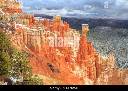 Schnee auf den Hoodoos des agua Canyon im bryce Canyon National Park, utah Stockfoto