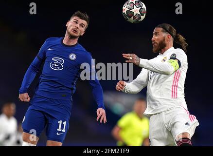 Chelsea's Timo Werner (links) und Real Madrids Sergio Ramos kämpfen während des UEFA Champions League Halbfinales in der Stamford Bridge, London, um den Ball. Bilddatum: Mittwoch, 5. Mai 2021. Stockfoto