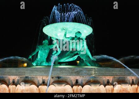 Tritons-Brunnen Valletta maltesische Insel in der Sommernacht Stockfoto