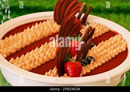 italienische Spezialität Dessert Nutella Tiramisu mit Mascarpone-Käse Stockfoto
