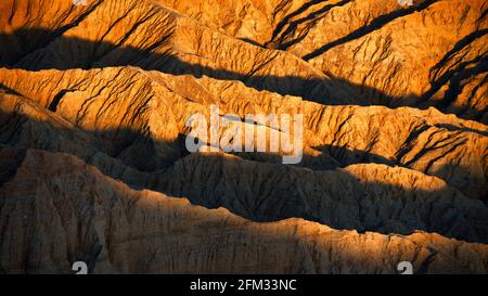 Nahaufnahme von Bergkämmen bei Sonnenuntergang, Font's Point, Anza-Borrego Desert State Park, Kalifornien, USA Stockfoto