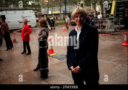 Victoria Wood Schauspielerin/Comedian November 98Bei der Fotocall für die neue BBC Sitcom Dinnerladies, die sie geschrieben hat und in denen sie mit Thelma spielt Barlow und Julie Walters Stockfoto