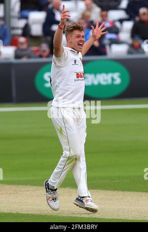 Jamie Porter von Essex appelliert erfolgreich für das Wicket von Benny Howell während Essex CCC gegen Gloucestershire CCC, Specsavers County Championship Divi Stockfoto