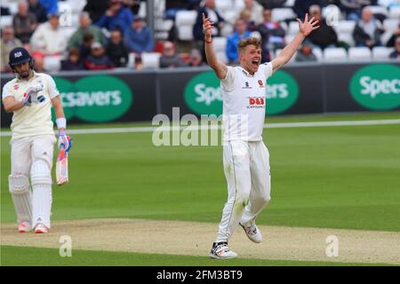 Jamie Porter von Essex appelliert erfolgreich für das Wicket von Benny Howell während Essex CCC gegen Gloucestershire CCC, Specsavers County Championship Divi Stockfoto