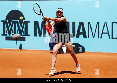 Madrid, Spanien. Mai 2021. Paula Badosa (ESP) Tennis : Paula Badosa aus Spanien beim Einzel-Viertelfinalspiel gegen Belinda Bencic aus der Schweiz auf dem WTA 1000 'Mutua Madrid Open Tennis Turnier' bei der Caja Magica in Madrid, Spanien . Quelle: Mutsu Kawamori/AFLO/Alamy Live News Stockfoto