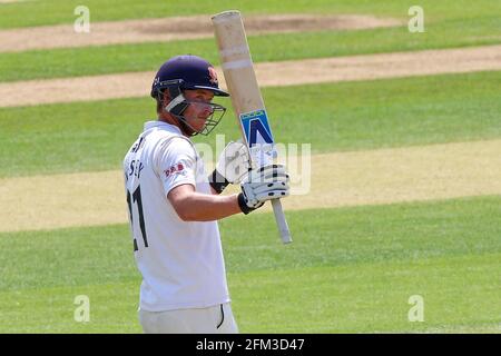 Tom Westley von Essex feiert ein halbes Jahrhundert, 50 Runs während Essex CCC gegen Kent CCC, Specsavers County Championship Division 2 Cricket im Stockfoto