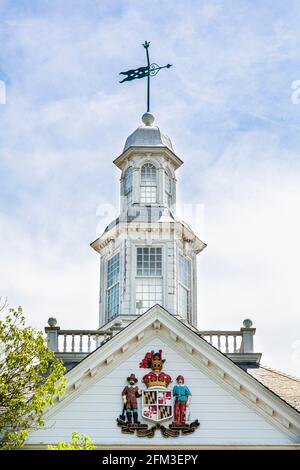 Turm-, Dome- und Kuppelabschnitte des historischen Goldstein-Gebäudes, in dem der Comptroller of Maryland und das State Treasury untergebracht sind. Das alte Gebäude in Annapol Stockfoto