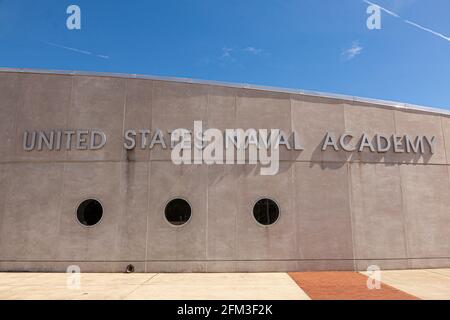 Annapolis, MD, USA 05-02-2021: Nahaufnahme eines isolierten Außenbildes des Gebäudekomplexes der US Naval Academy (USNA) in Annapolis an einem sonnigen Tag. Stockfoto