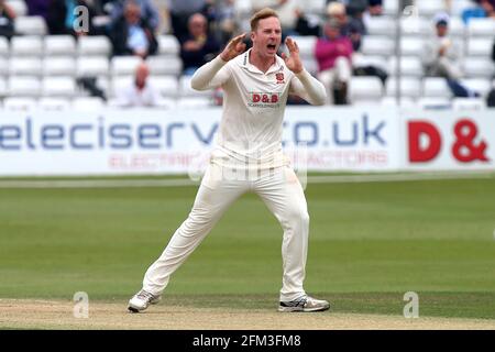 Simon Harmer von Essex mit einem Appell für ein Wicket während Essex CCC gegen Middlesex CCC, Specsavers County Championship Division 1 Cricket im Cloudfm Stockfoto