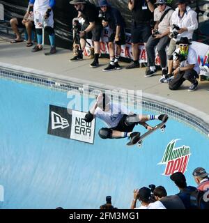 BONDI, AUSTRALIEN - 21. Feb 2016: Der bekannte Skateboarder Tony Hawk macht eine Luftdemonstration für den Bowl-A-rama Bondi Beach 2016 in der Nähe von Sydney Stockfoto